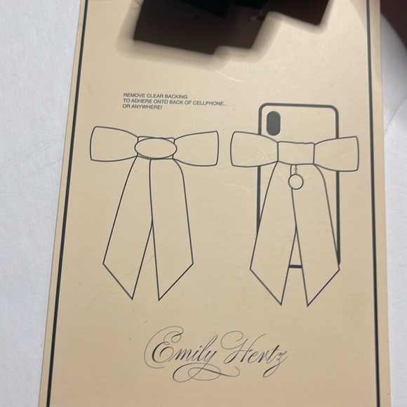 NWT Born on Fifth Emily Hertz black velvet bow with pearl cellphone accessory - Picture 2 of 3
